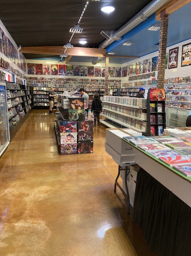 Bases Cards & Comics