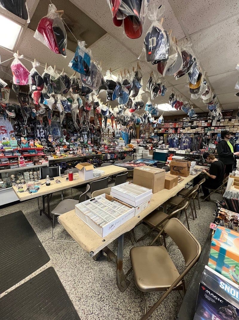 E & E Baseball Card Shop