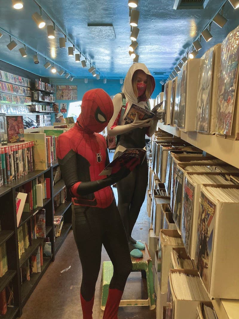 Ash Avenue Comics & Books