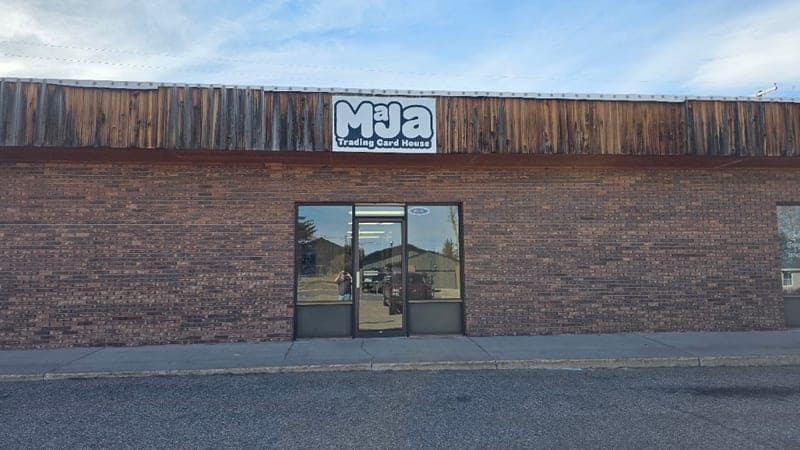 Maja Trading Card House